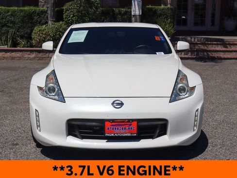 Used 2017 Nissan 370Z Coupe RWD image 3