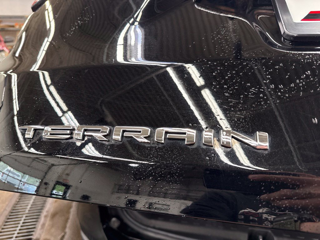 Used 2023 GMC Terrain SLE w/ LPO, Floor Liner Package AWD/4WD image 16