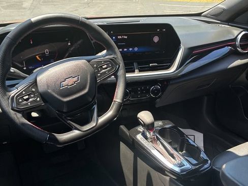 Used 2024 Chevrolet Trax RS w/ Sunroof Package FWD image 3