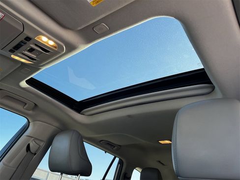 Used 2024 Toyota Highlander Limited image 22