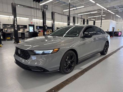 Used 2025 Honda Accord SE image 9