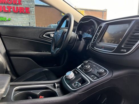 Used 2017 Chrysler 200 Limited Platinum FWD image 28