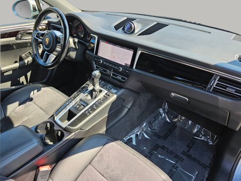 Used 2021 Porsche Macan Premium Pkg w/ Premium Package image 27