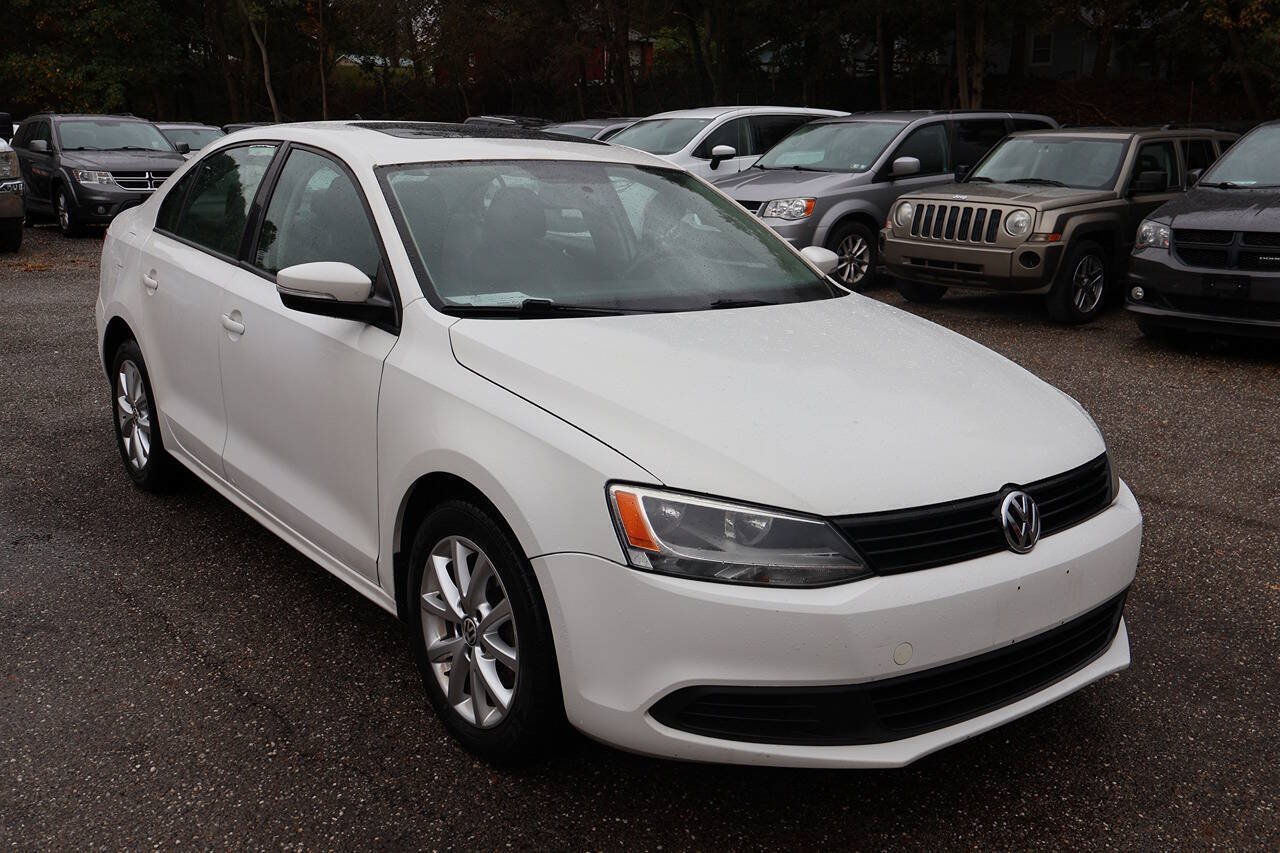 Used 2011 Volkswagen Jetta SE FWD image 1