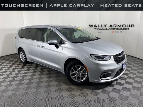 Used 2023 Chrysler Pacifica Touring-L image 1
