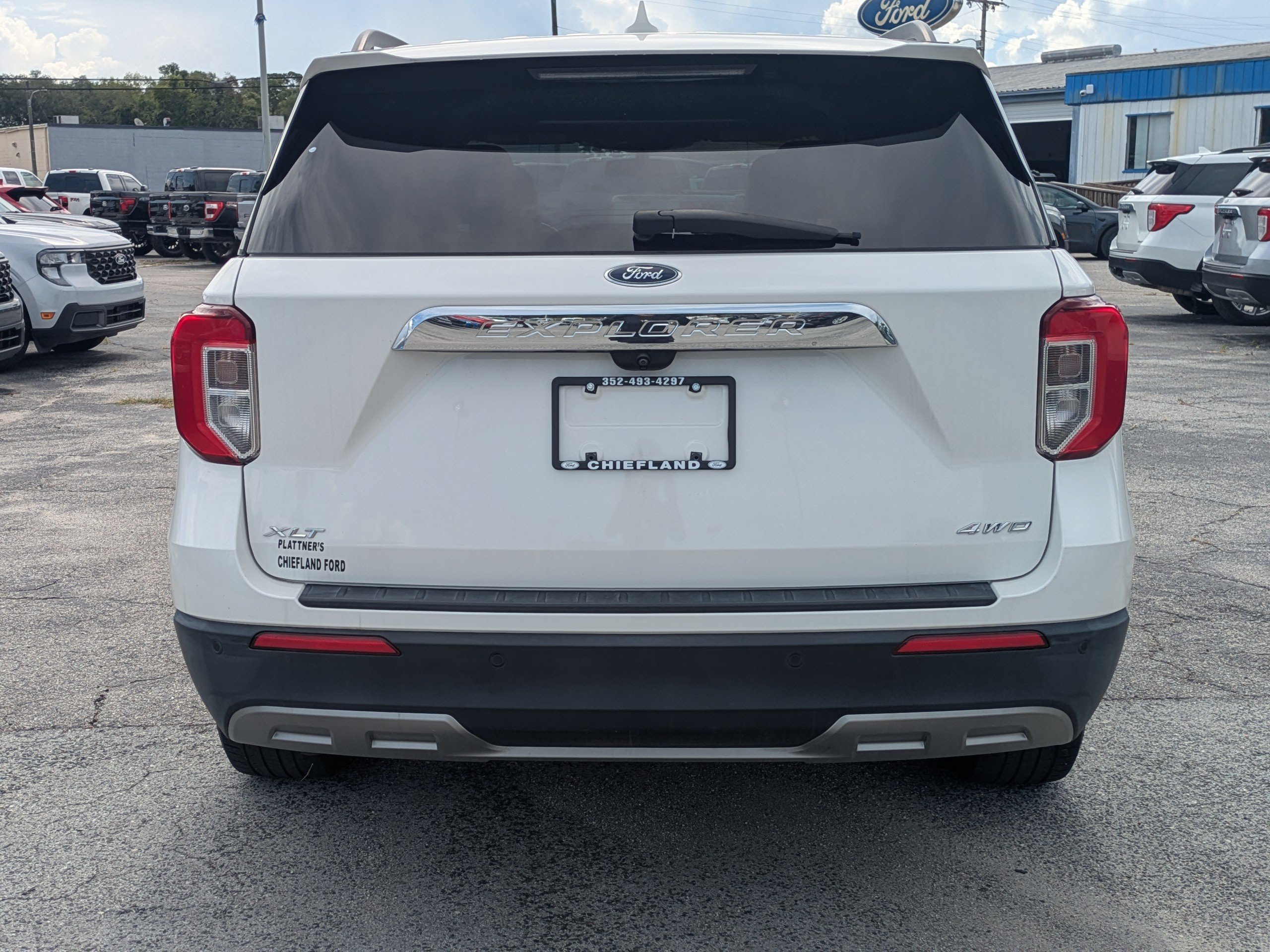 Used 2022 Ford Explorer XLT w/ Equipment Group 202A AWD/4WD image 5
