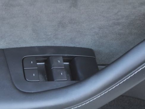Used 2023 Tesla Model Y Long Range AWD/4WD image 13