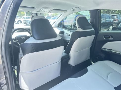 Used 2018 Toyota Prius Three Touring FWD image 15