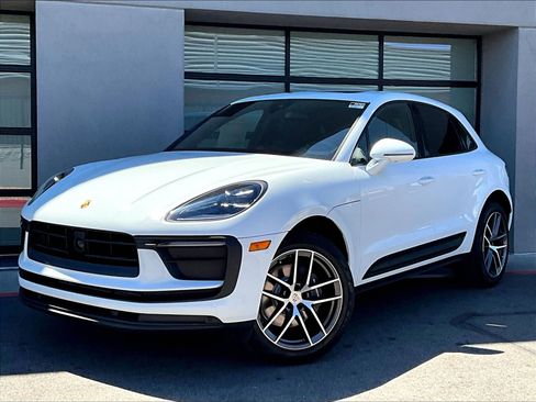 Certified 2025 Porsche Macan image 1