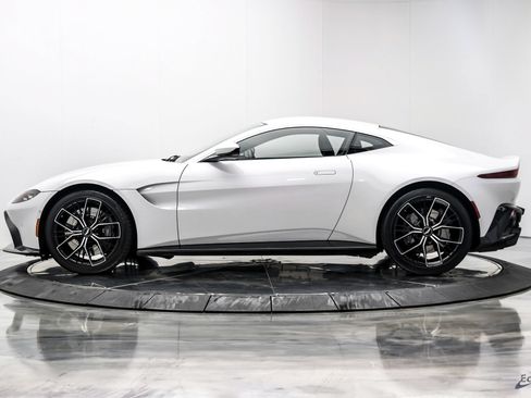 Used 2022 Aston Martin V8 Vantage Coupe RWD image 8