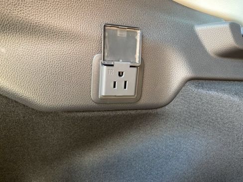 Used 2025 Toyota Prius Plug-In Hybrid FWD image 74
