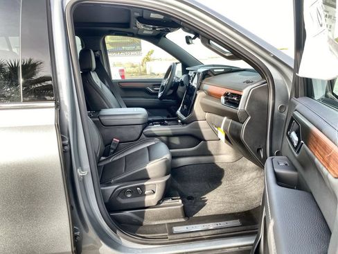 Used 2026 GMC Yukon XL Denali w/ Advanced Technology Package AWD/4WD image 44