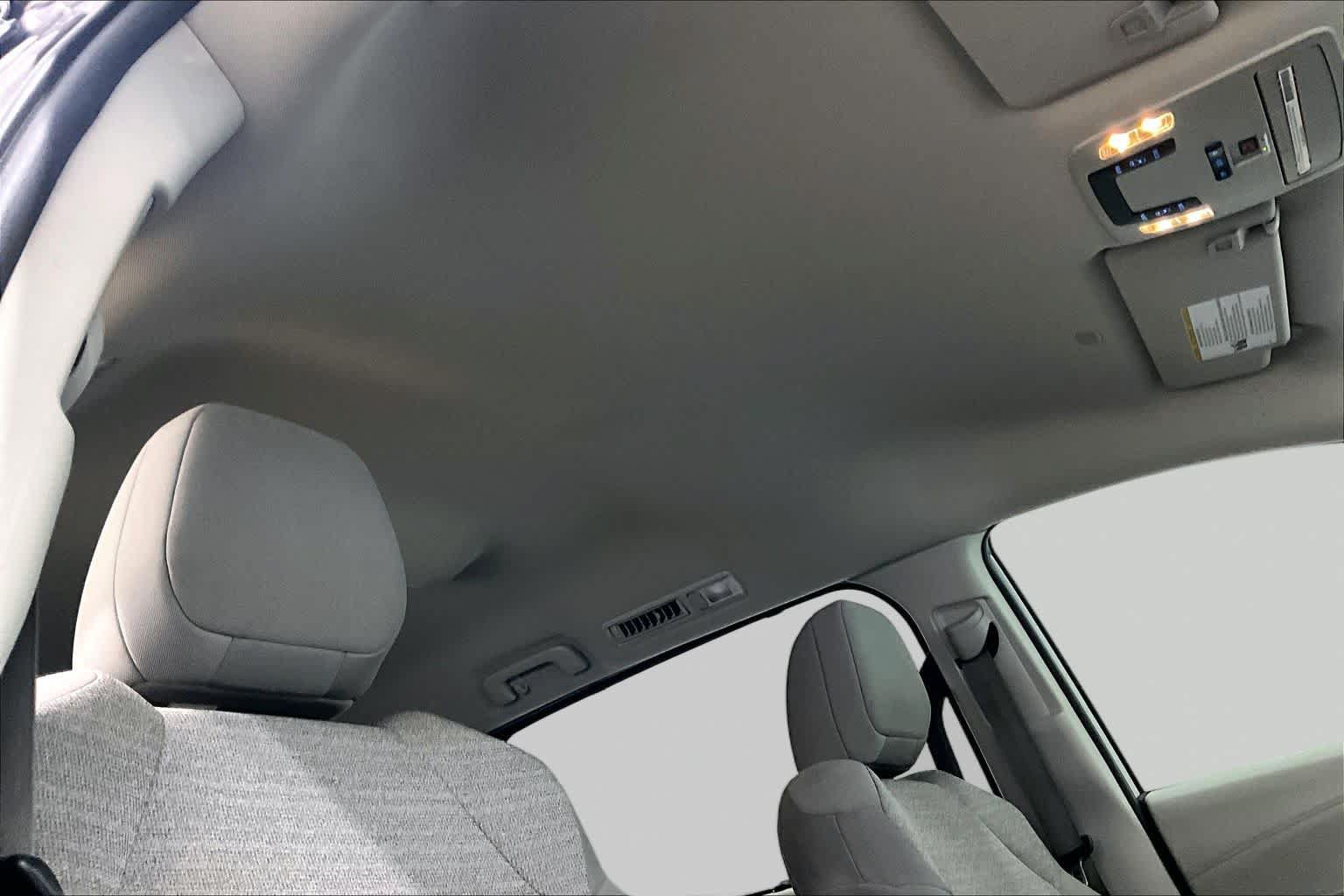 Used 2021 Toyota Sienna LE FWD image 14