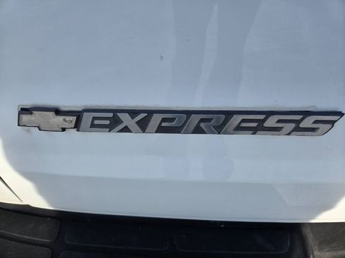 Used 2003 Chevrolet Express 2500 image 12