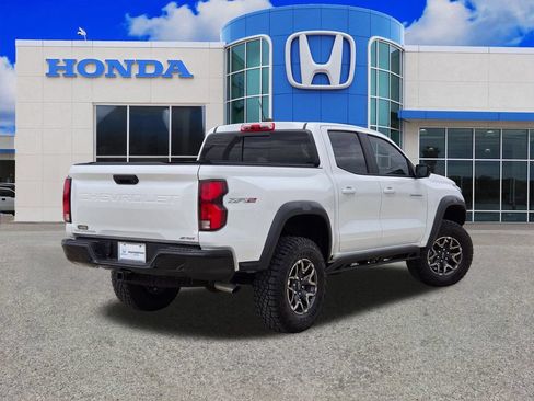 Used 2026 Chevrolet Colorado ZR2 w/ Technology Package AWD/4WD image 3