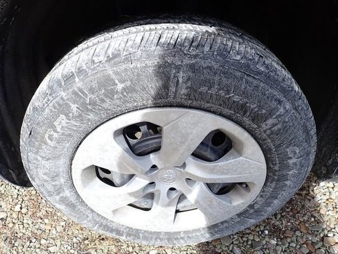 Used 2023 Toyota RAV4 LE image 9