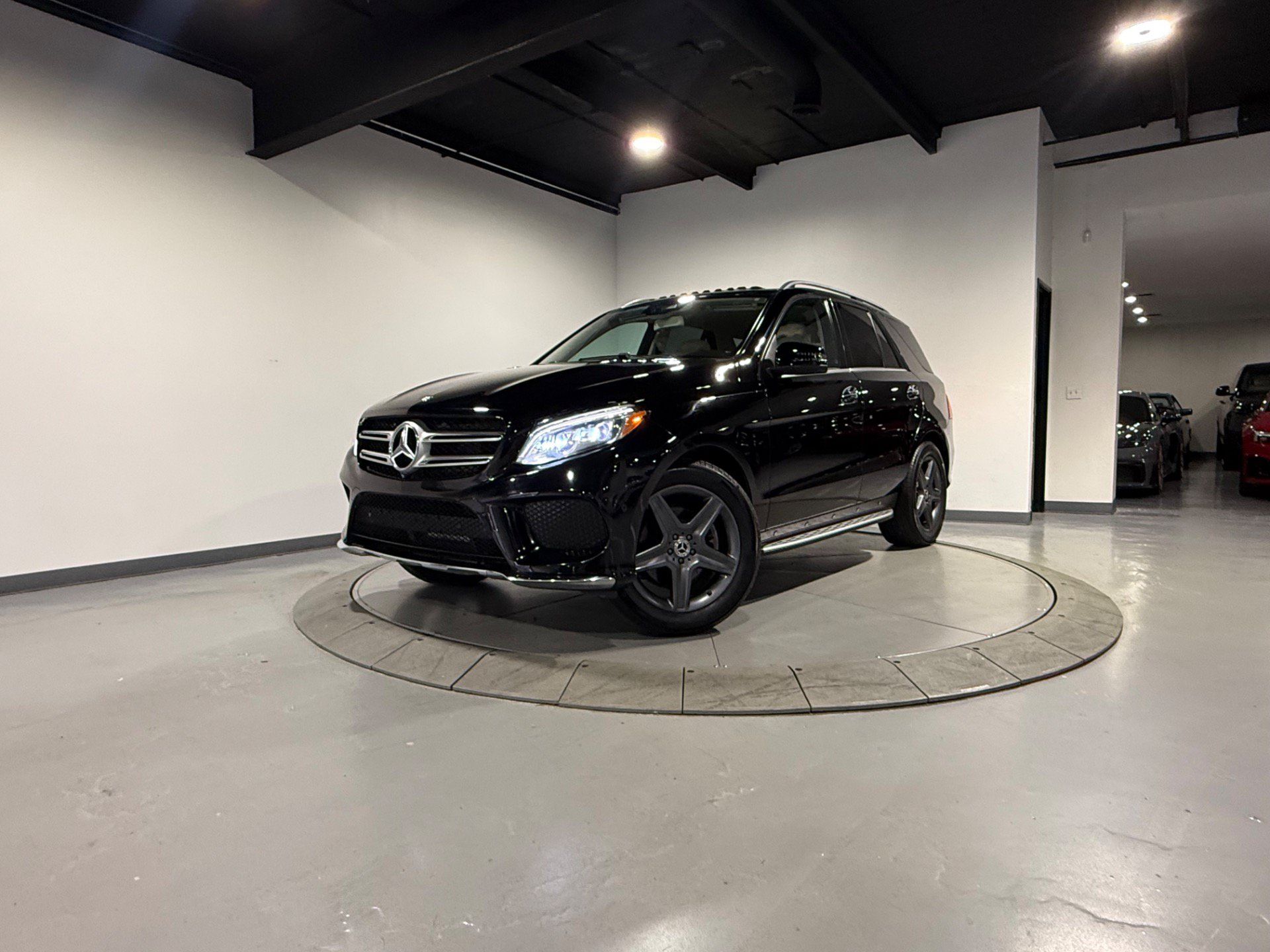 Used 2016 Mercedes-Benz GLE 400 4MATIC image 4