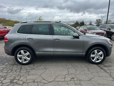 Used 2014 Volkswagen Touareg TDI AWD/4WD image 4
