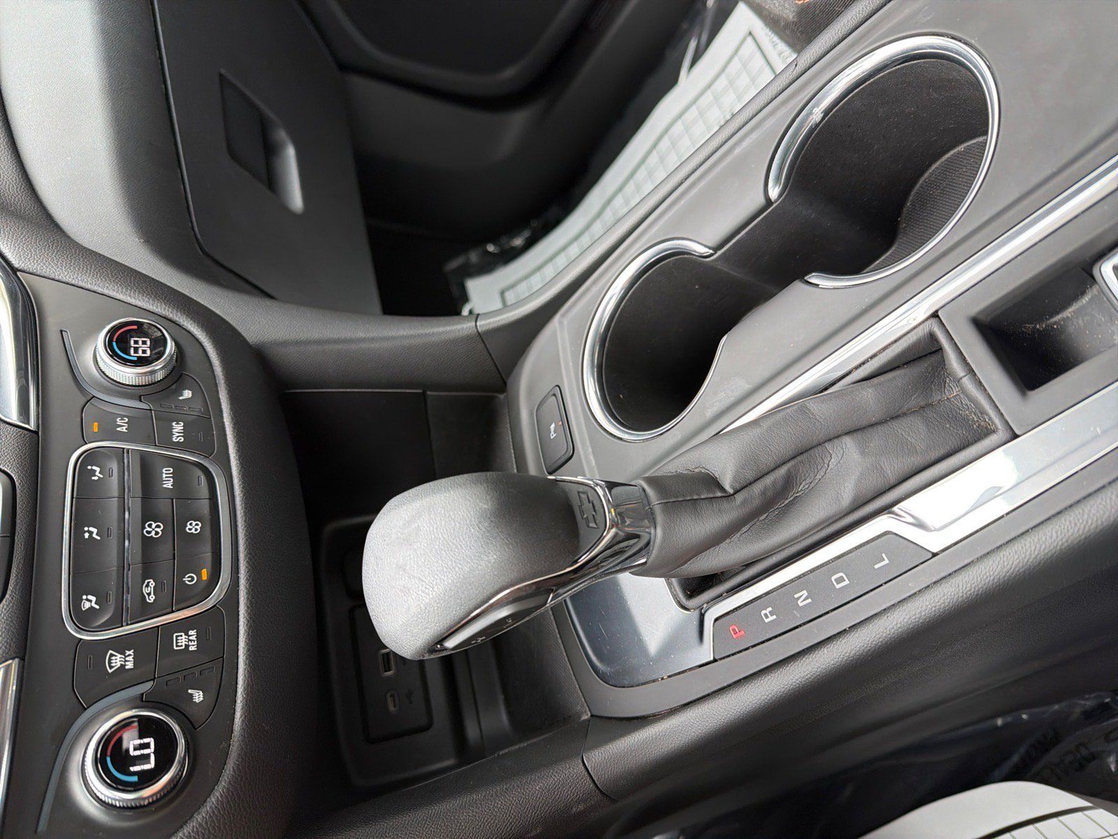 Used 2024 Chevrolet Equinox LT FWD image 19