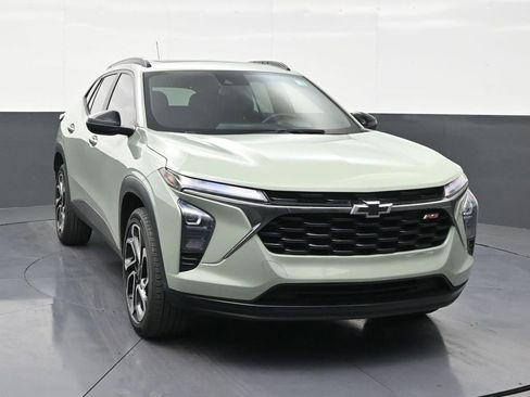 Used 2024 Chevrolet Trax RS w/ Sunroof Package image 7