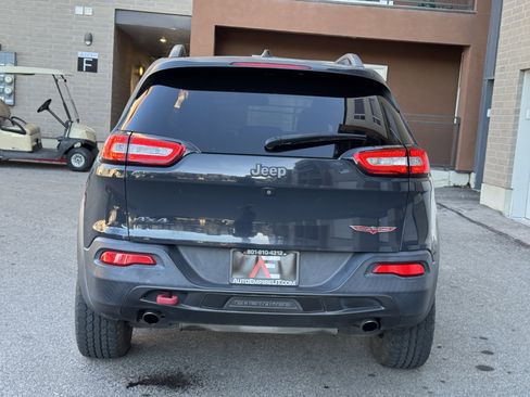 Used 2016 Jeep Cherokee Trailhawk image 4