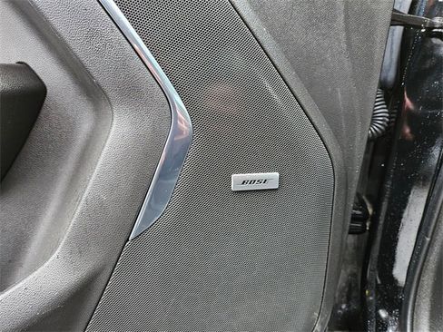 Used 2023 GMC Yukon XL SLT image 18