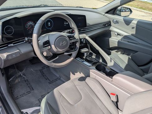 Used 2024 Hyundai Elantra SEL w/ Convenience Package FWD image 16