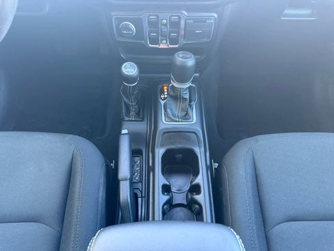 Used 2020 Jeep Wrangler Unlimited Sahara image 10