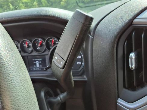 Used 2020 Chevrolet Silverado 1500 Custom w/ Custom Value Package AWD/4WD image 17