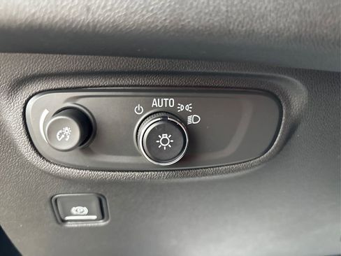 Used 2022 GMC Terrain SLE w/ Driver Convenience Package image 24