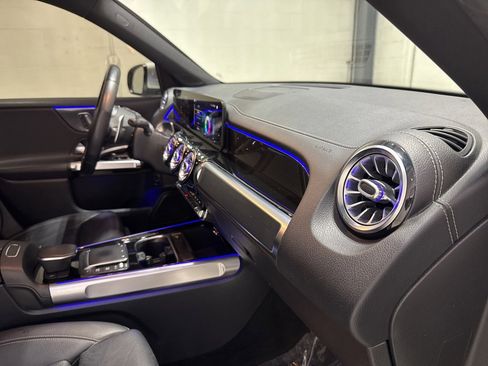 Used 2021 Mercedes-Benz GLB 35 AMG 4MATIC w/ Premium Package image 38