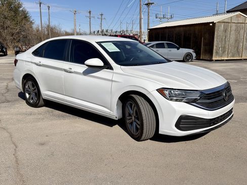 Used 2023 Volkswagen Jetta SE image 7