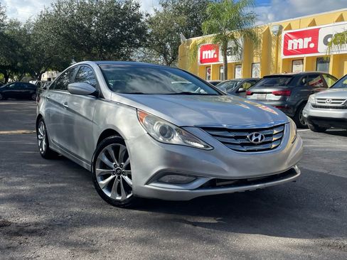 Used 2013 Hyundai Sonata SE image 1