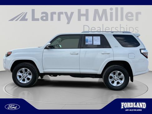 Used 2018 Toyota 4Runner SR5 Premium AWD/4WD image 2