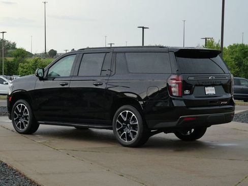 Used 2022 Chevrolet Suburban RST w/ Luxury Package AWD/4WD image 5