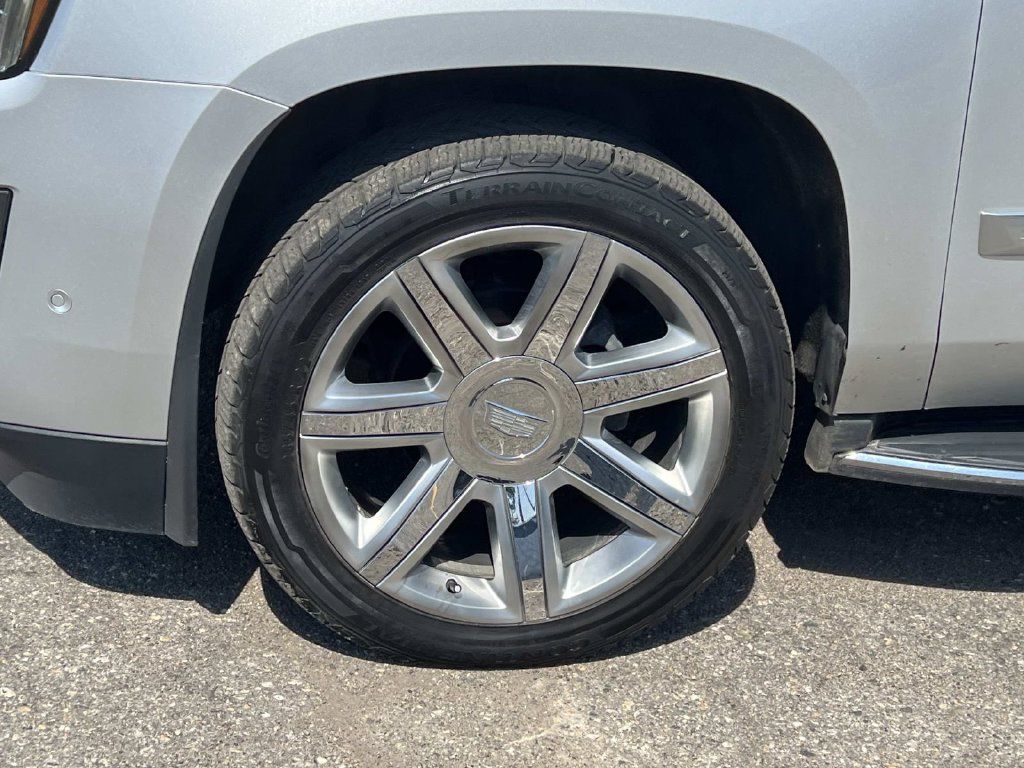 Used 2017 Cadillac Escalade Premium Luxury AWD/4WD image 7