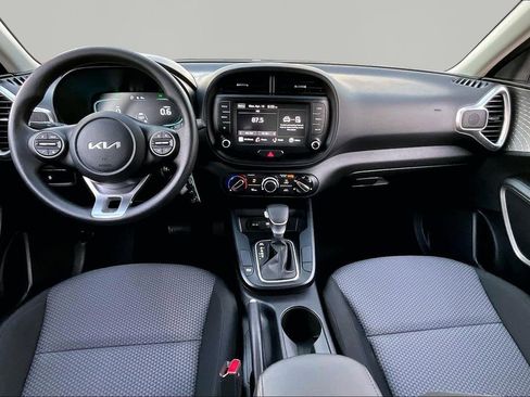 Used 2023 Kia Soul LX w/ LX Technology Package image 6