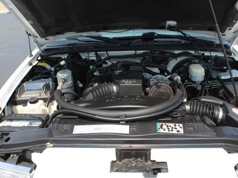 Used 2000 Chevrolet S10 Pickup Xtreme w/ Preferred Equipment Group RWD image 22