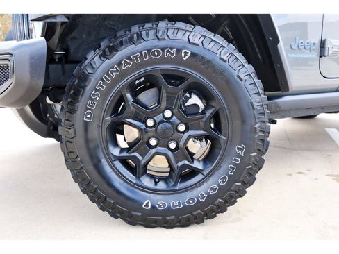 Used 2023 Jeep Wrangler Unlimited w/ Sun & Screen Package image 27