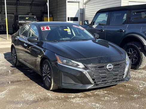 Used 2024 Nissan Altima 2.5 SV image 3