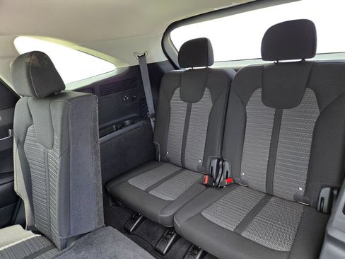 Certified 2025 Kia Sorento LX FWD image 19