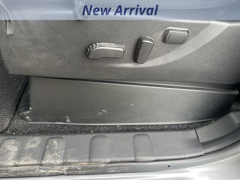 Used 2025 Nissan Frontier SV image 11