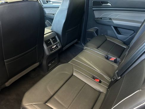 Used 2023 Volkswagen Atlas SE w/ Panoramic Sunroof Package FWD image 12