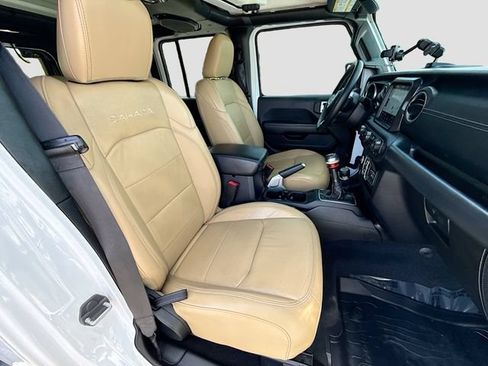 Used 2018 Jeep Wrangler Unlimited Sahara AWD/4WD image 27