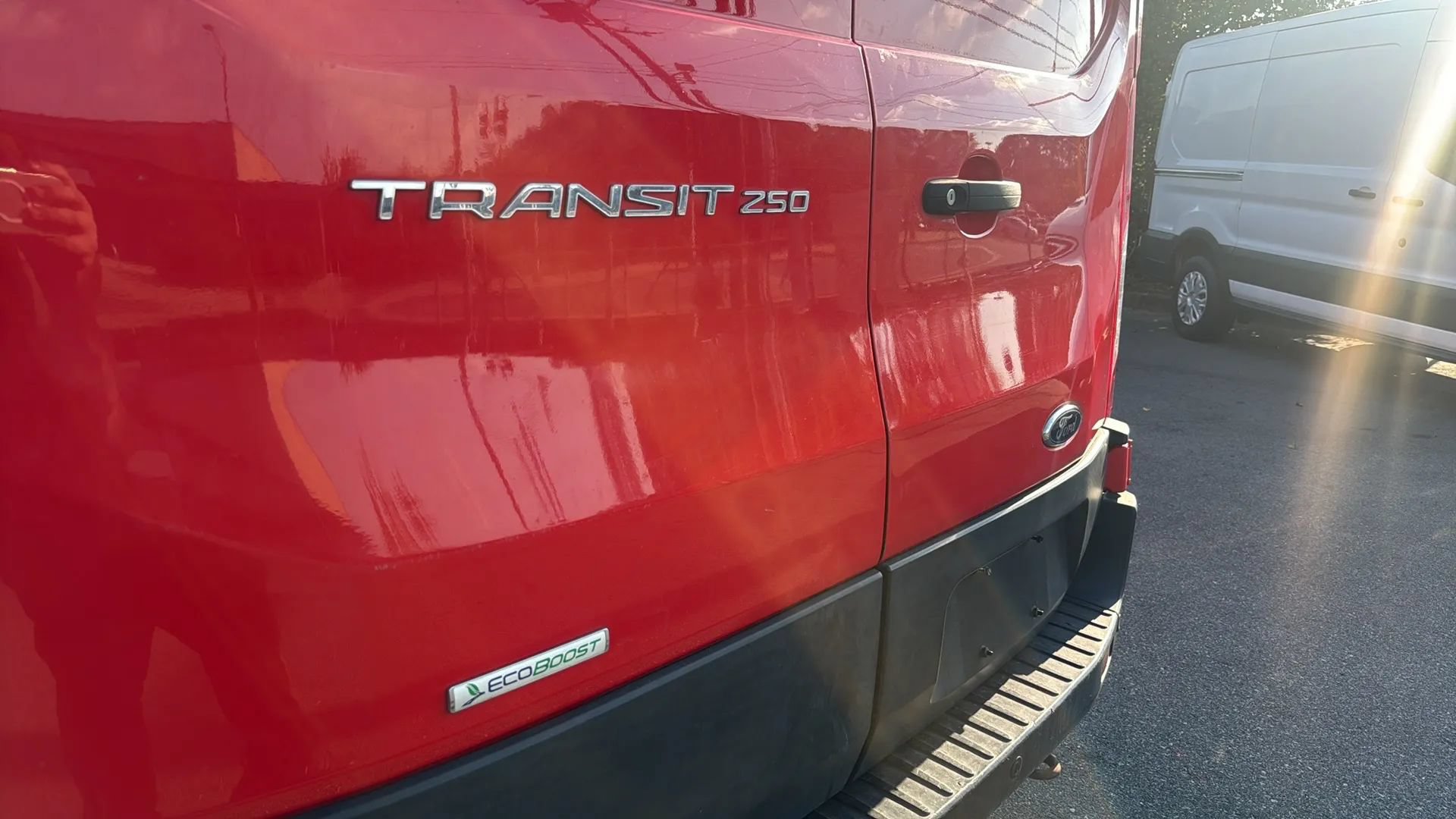 Used 2020 Ford Transit 250 Medium Roof RWD image 3