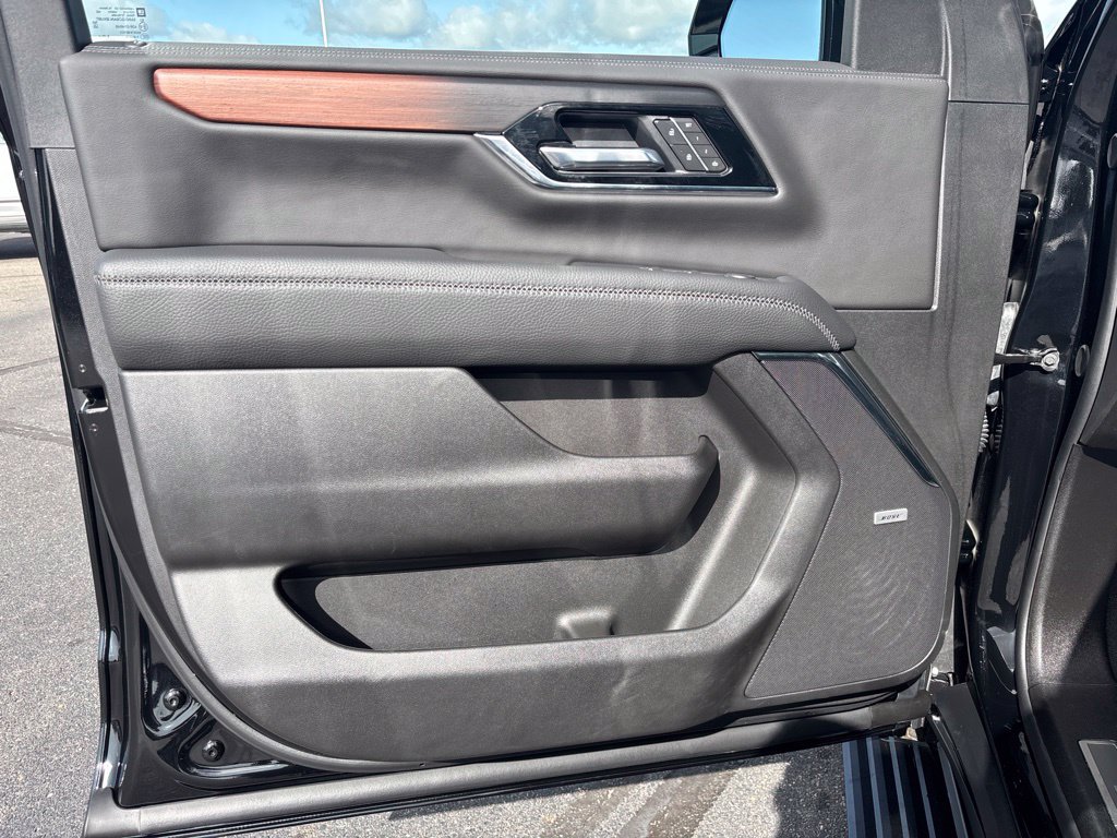 Used 2026 GMC Yukon Denali w/ Sun & Power Step Package AWD/4WD image 10