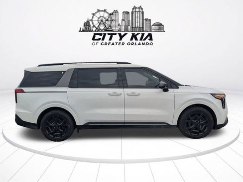 Certified 2025 Kia Carnival SX FWD image 6