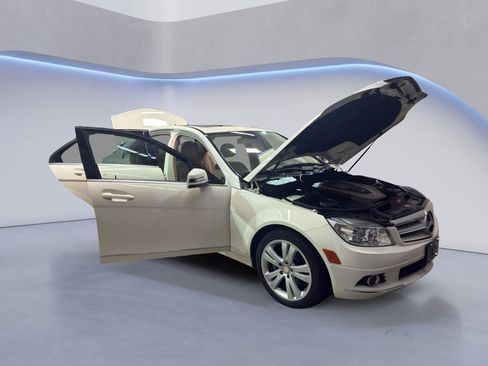 Used 2011 Mercedes-Benz C 300 4MATIC Sedan image 9