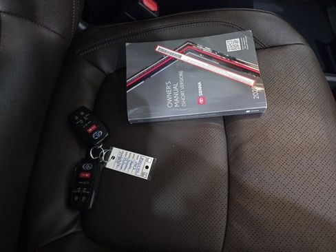 Used 2023 Toyota Sienna Platinum image 9