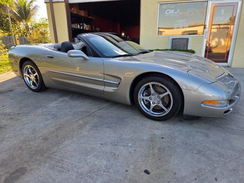 Used 2001 Chevrolet Corvette Convertible w/ Preferred Equipment Group2 image 23